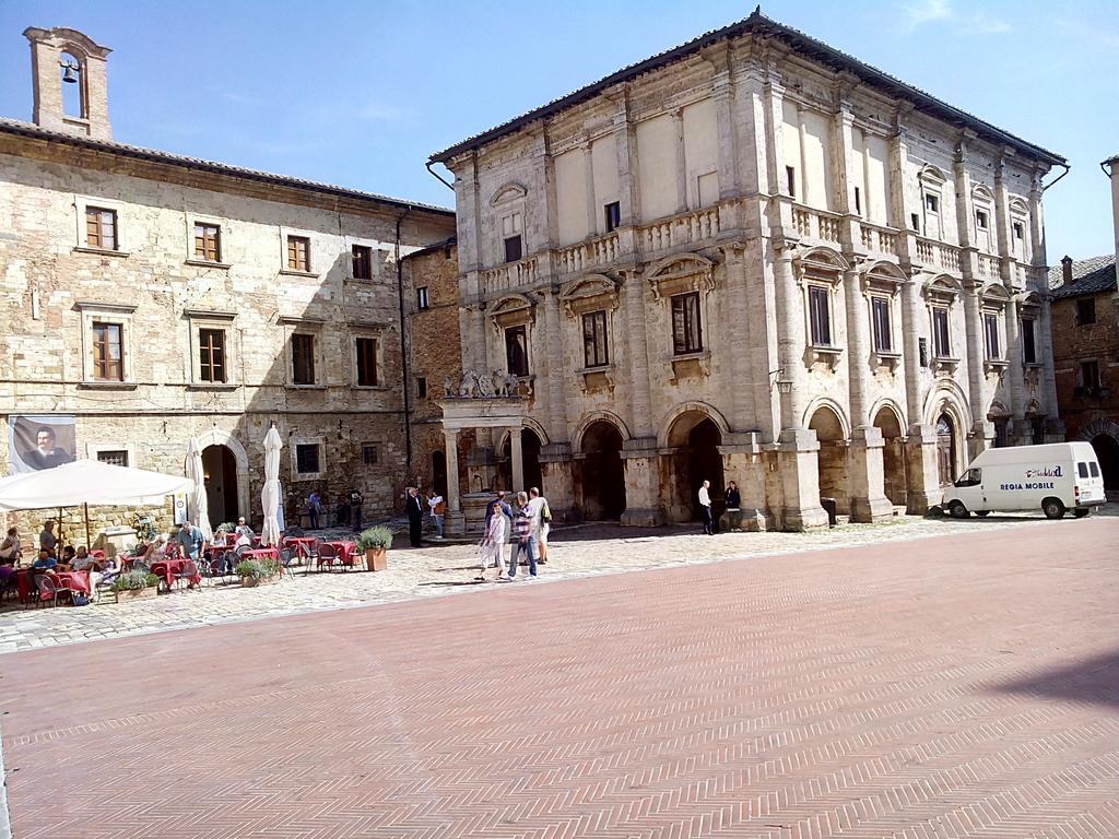 With Little Arch Montepulciano